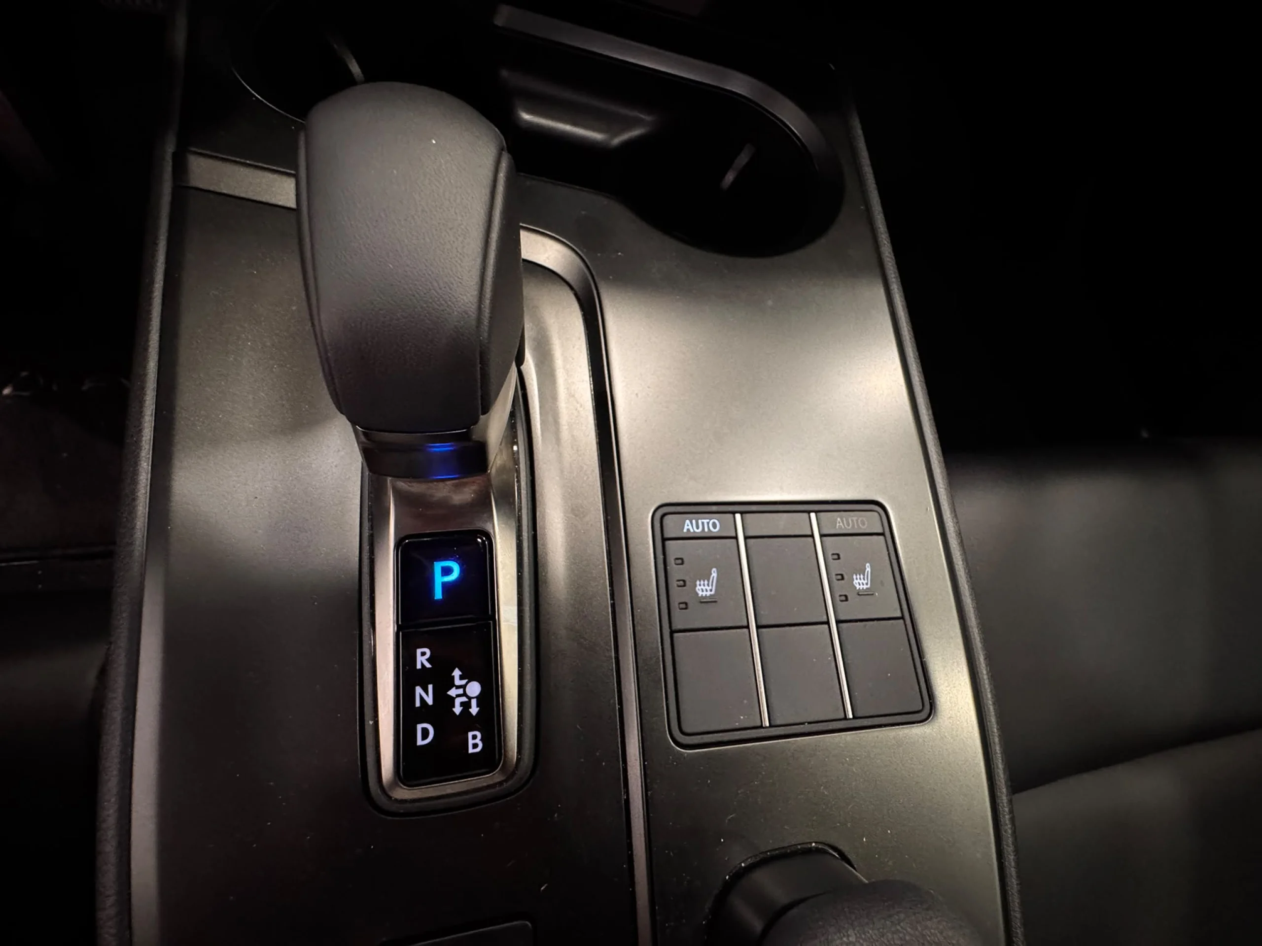 Lexus UX300h F SPORT LEGEND - Foto 10