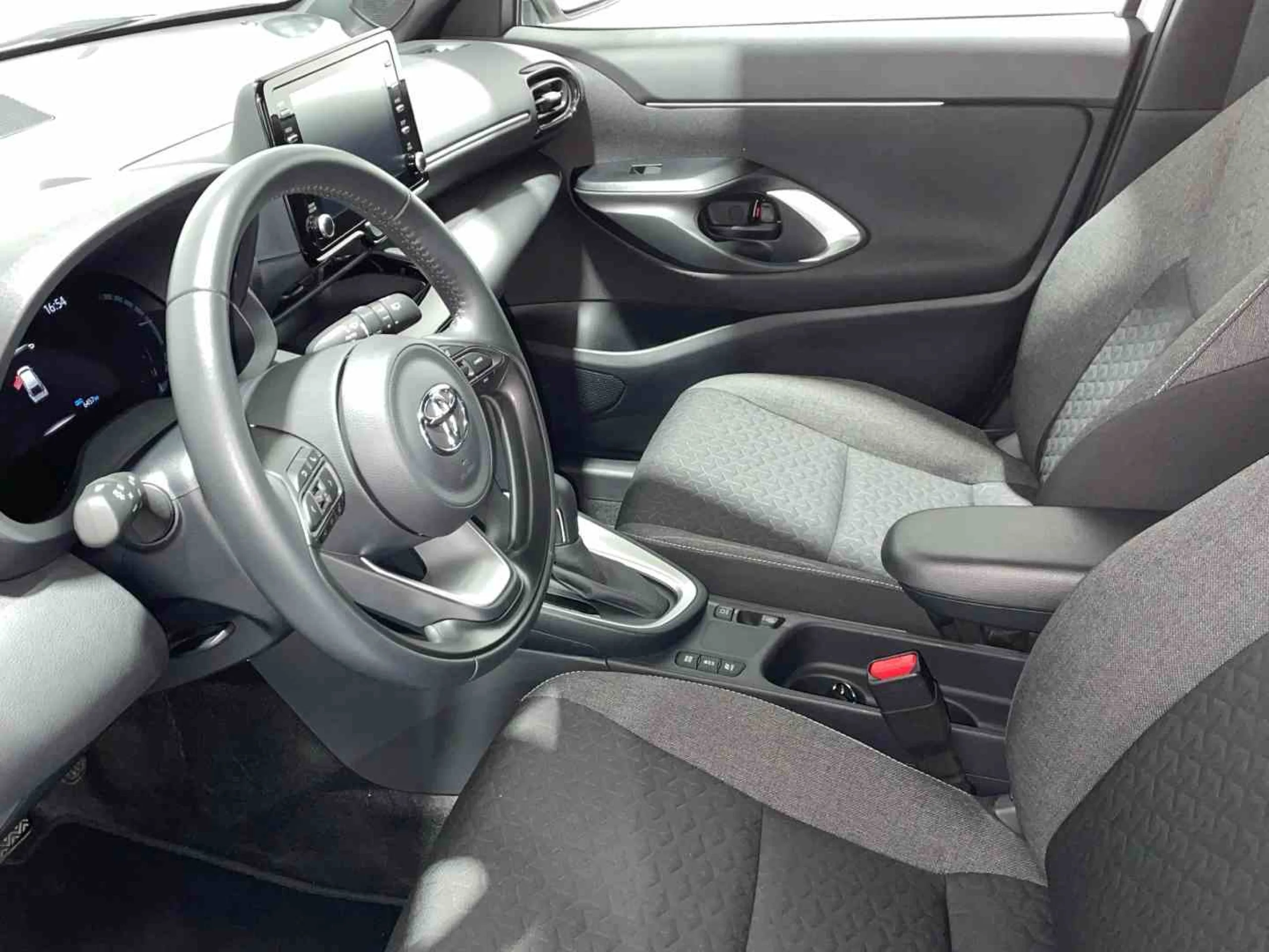 Toyota Yaris Cross 120H Active Tech - Foto 9