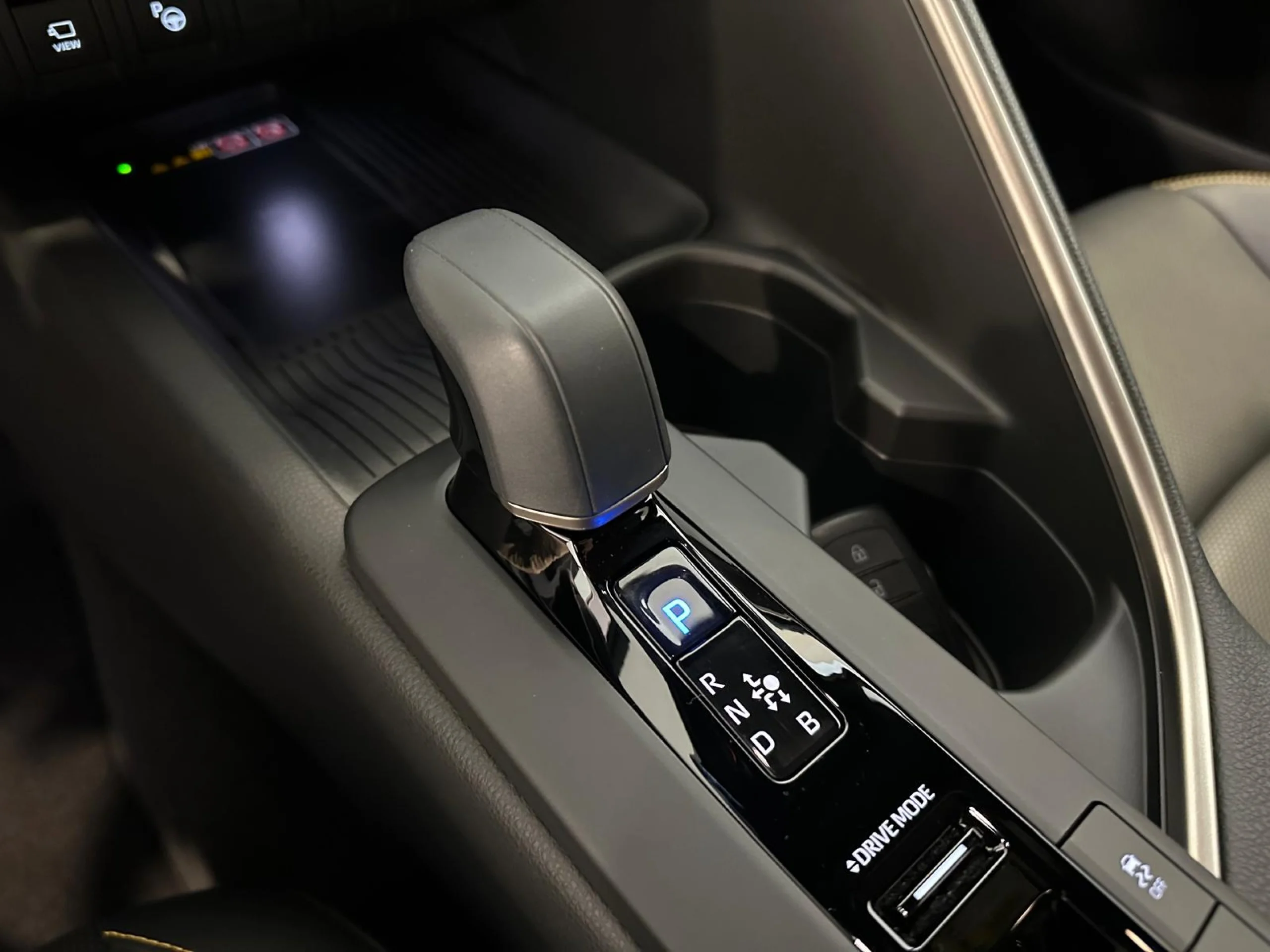 Toyota C-HR 200H Premier Edition - Foto 12