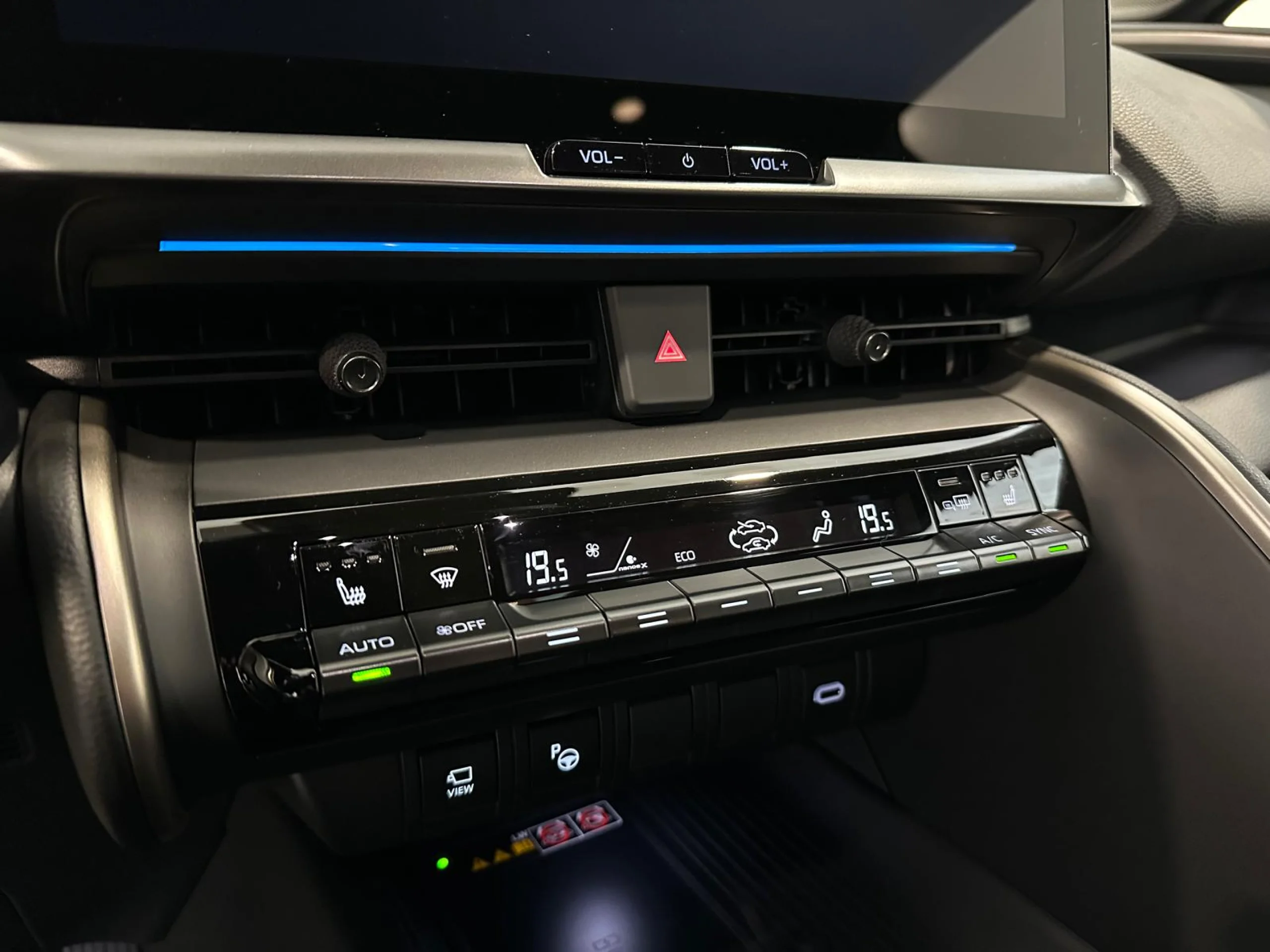 Toyota C-HR 200H Premier Edition - Foto 13