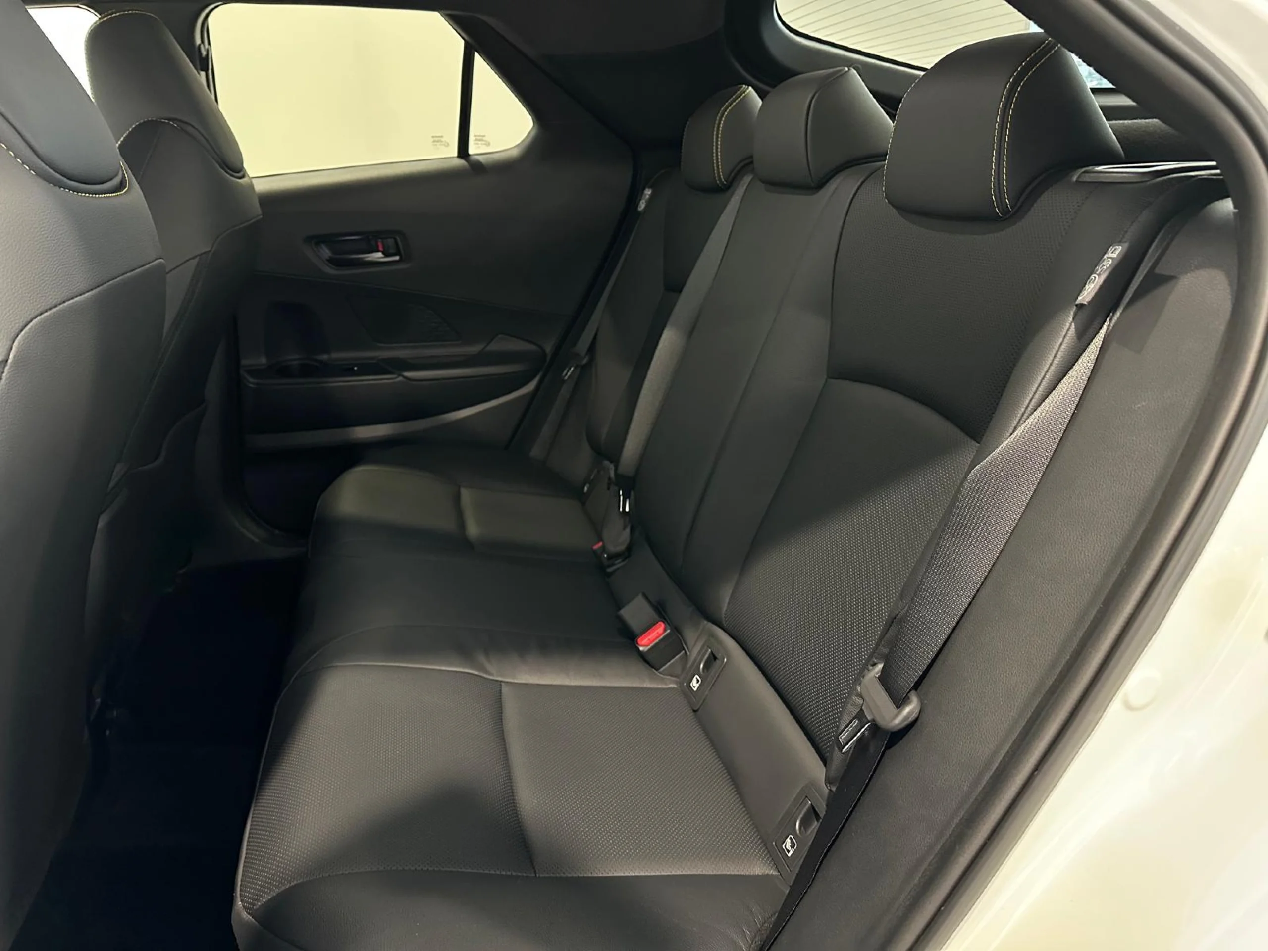 Toyota C-HR 200H Premier Edition - Foto 18